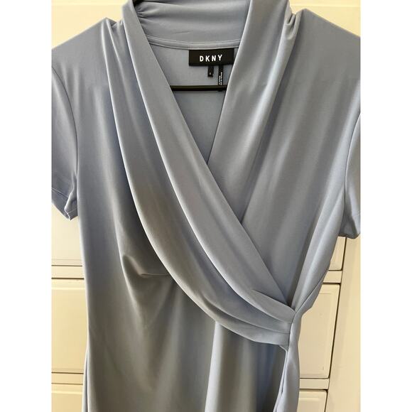 DKNY Blue Women's Short Sleeve Silky Faux Wrap Dressy Shirt Size Small Office - Picture 5 of 5